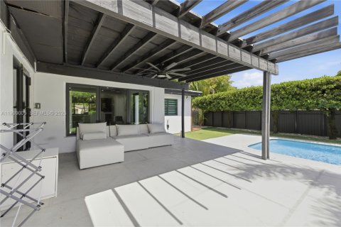 Снять в аренду виллу или дом в Майами-Шорс, Флорида 4 спальни, 195.93м2, № 2060779 - фото 24