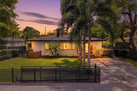 Снять в аренду виллу или дом в Майами-Шорс, Флорида 4 спальни, 195.93м2, № 2060779 - фото 9