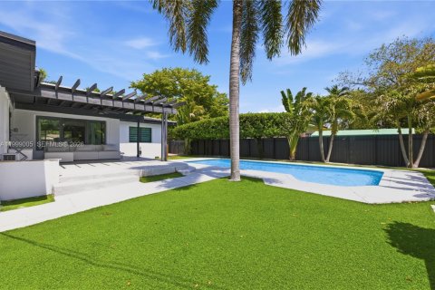 Снять в аренду виллу или дом в Майами-Шорс, Флорида 4 спальни, 195.93м2, № 2060779 - фото 5