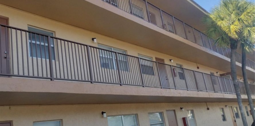 Condo in Lauderhill, Florida, 1 bedroom  № 1221680