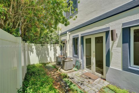 Touwnhouse à louer à Fort Lauderdale, Floride: 3 chambres, 223.99 m2 № 2169435 - photo 23