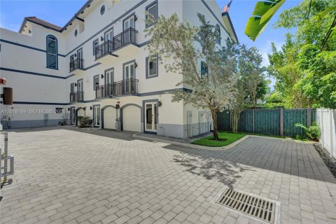 Touwnhouse à louer à Fort Lauderdale, Floride: 3 chambres, 223.99 m2 № 2169435 - photo 9
