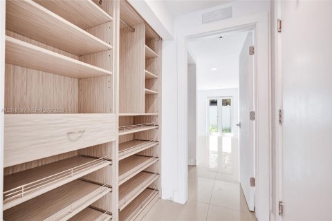 Touwnhouse à louer à Fort Lauderdale, Floride: 3 chambres, 223.99 m2 № 2169435 - photo 18