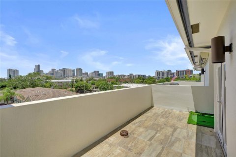 Touwnhouse à louer à Fort Lauderdale, Floride: 3 chambres, 223.99 m2 № 2169435 - photo 6