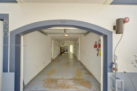 Touwnhouse à louer à Fort Lauderdale, Floride: 3 chambres, 223.99 m2 № 2169435 - photo 11