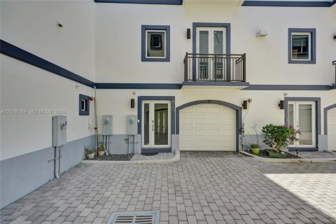 Touwnhouse à louer à Fort Lauderdale, Floride: 3 chambres, 223.99 m2 № 2169435 - photo 10