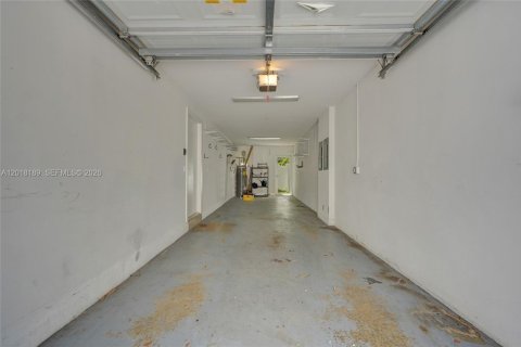 Touwnhouse à louer à Fort Lauderdale, Floride: 3 chambres, 223.99 m2 № 2169435 - photo 14