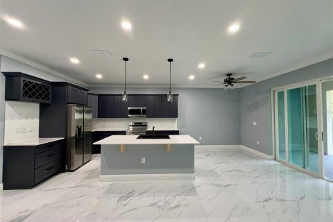 Casa en alquiler en Eustis, Florida, 5 dormitorios, 348.48 m2 № 2102380 - foto 3