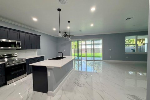 Casa en alquiler en Eustis, Florida, 5 dormitorios, 348.48 m2 № 2102380 - foto 4