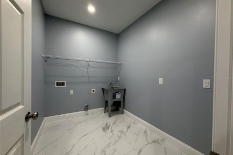 Casa en alquiler en Eustis, Florida, 5 dormitorios, 348.48 m2 № 2102380 - foto 6