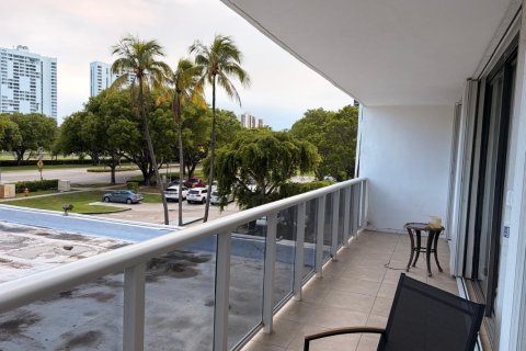 Condo in Aventura, Florida, 2 bedrooms № 2087258 - photo 22