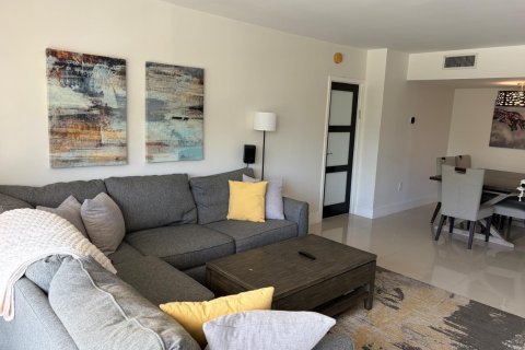 Condo in Aventura, Florida, 2 bedrooms № 2087258 - photo 3