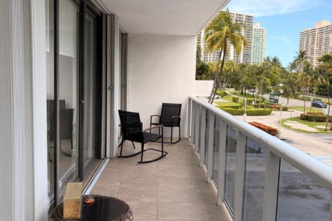 Condo in Aventura, Florida, 2 bedrooms № 2087258 - photo 21