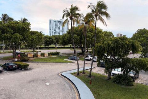 Condo in Aventura, Florida, 2 bedrooms № 2087258 - photo 23