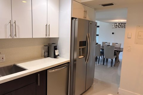 Condo in Aventura, Florida, 2 bedrooms № 2087258 - photo 15