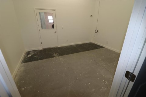 Immobilier commercial à louer à Port Charlotte, Floride: 91.97 m2 № 2109182 - photo 6