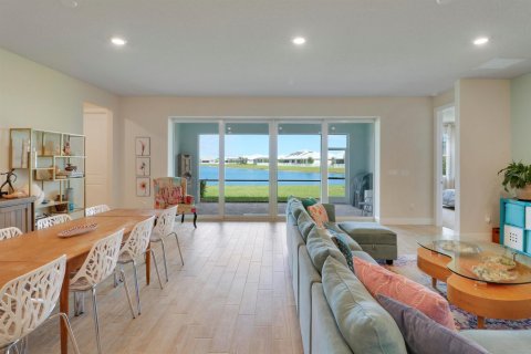 House in Port St. Lucie, Florida 5 bedrooms, 302.12 sq.m. № 2146666 - photo 4