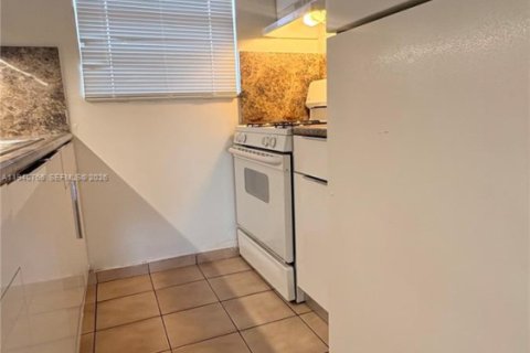 Снять в аренду кондоминиум в Хайалиа, Флорида 2 спальни, 74.14м2, № 1997992 - фото 17