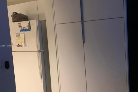 Condo in Hialeah, Florida, 2 bedrooms  № 1997992 - photo 8