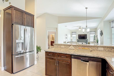 House in Weeki Wachee, Florida 3 bedrooms, 162.95 sq.m. № 1787907 - photo 18