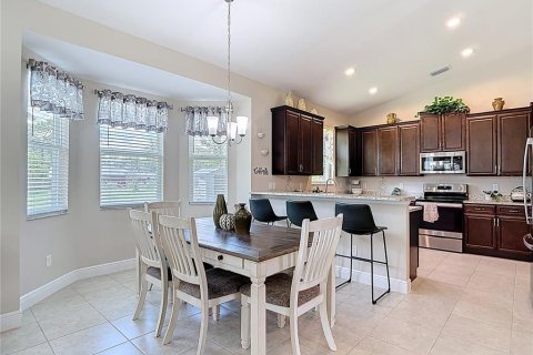 House in Weeki Wachee, Florida 3 bedrooms, 162.95 sq.m. № 1787907 - photo 10