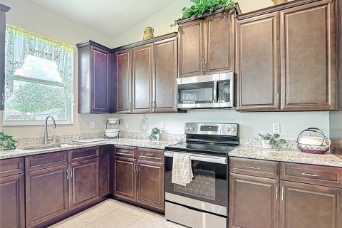 House in Weeki Wachee, Florida 3 bedrooms, 162.95 sq.m. № 1787907 - photo 15