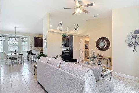 House in Weeki Wachee, Florida 3 bedrooms, 162.95 sq.m. № 1787907 - photo 2