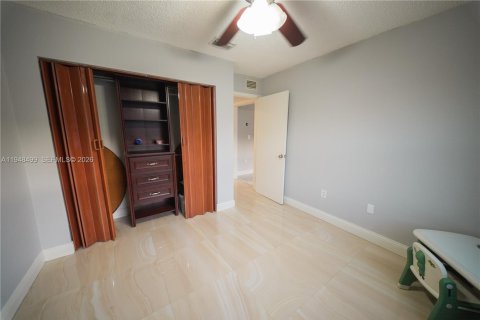 Casa en venta en Hialeah, Florida, 4 dormitorios, 193.79 m2 № 2004422 - foto 26