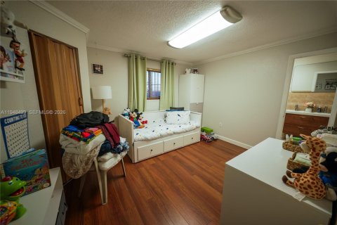 Casa en venta en Hialeah, Florida, 4 dormitorios, 193.79 m2 № 2004422 - foto 25