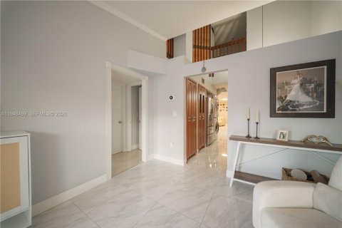 Casa en venta en Hialeah, Florida, 4 dormitorios, 193.79 m2 № 2004422 - foto 5