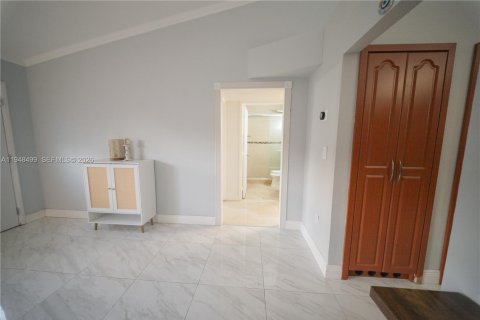 Casa en venta en Hialeah, Florida, 4 dormitorios, 193.79 m2 № 2004422 - foto 19