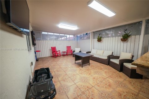 Casa en venta en Hialeah, Florida, 4 dormitorios, 193.79 m2 № 2004422 - foto 30