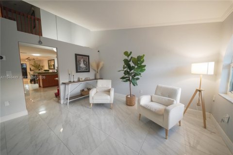 Casa en venta en Hialeah, Florida, 4 dormitorios, 193.79 m2 № 2004422 - foto 6