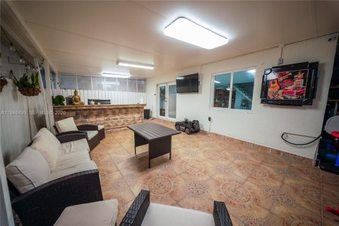 Casa en venta en Hialeah, Florida, 4 dormitorios, 193.79 m2 № 2004422 - foto 29