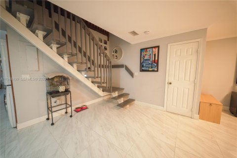 Casa en venta en Hialeah, Florida, 4 dormitorios, 193.79 m2 № 2004422 - foto 12