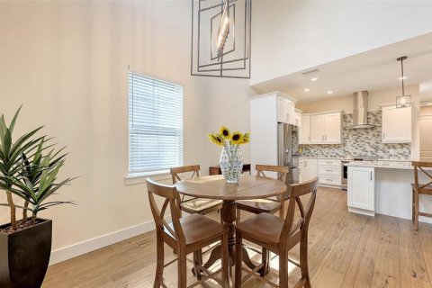House in Sarasota, Florida 3 bedrooms, 182.92 sq.m. № 1808261 - photo 12