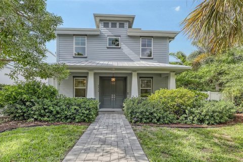 House in Sarasota, Florida 3 bedrooms, 182.92 sq.m. № 1808261 - photo 1