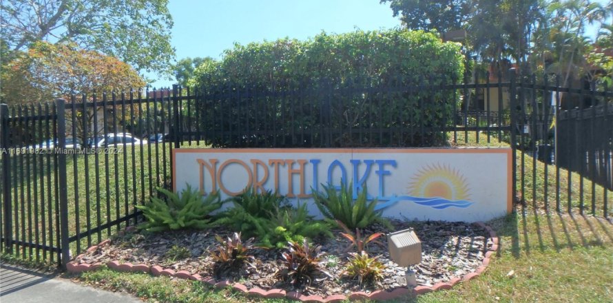 Condominio en Miami, Florida, 2 dormitorios  № 2013322