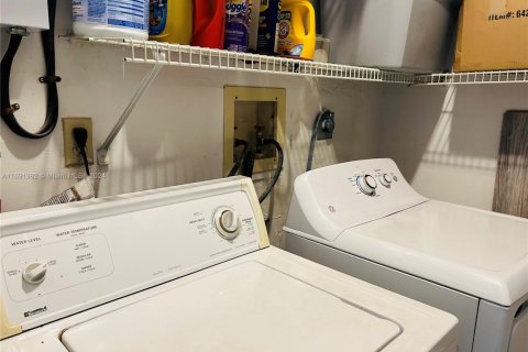 Condominio en venta en Miami, Florida, 2 dormitorios, 130.06 m2 № 2013322 - foto 9