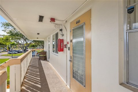 Condo in Deerfield Beach, Florida, 1 bedroom  № 2000248 - photo 21