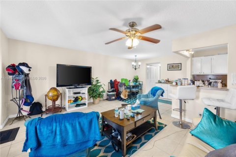 Condo in Deerfield Beach, Florida, 1 bedroom  № 2000248 - photo 2