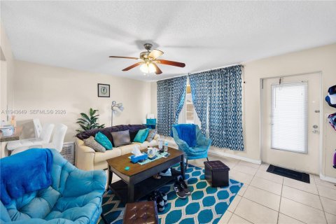 Condo in Deerfield Beach, Florida, 1 bedroom  № 2000248 - photo 3