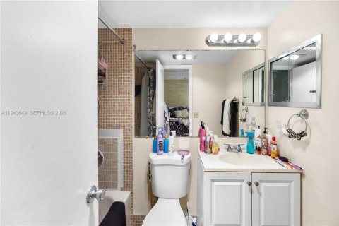Condo in Deerfield Beach, Florida, 1 bedroom  № 2000248 - photo 16