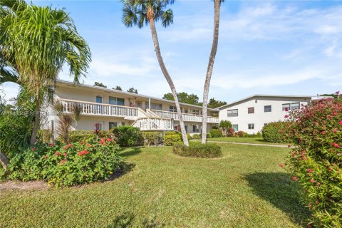 Condo in Deerfield Beach, Florida, 1 bedroom  № 2000248 - photo 23