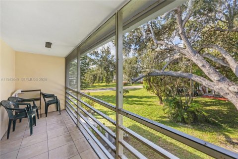 Condo in Deerfield Beach, Florida, 1 bedroom  № 2000248 - photo 19