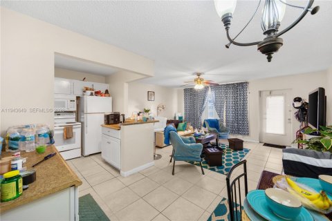 Condo in Deerfield Beach, Florida, 1 bedroom  № 2000248 - photo 11
