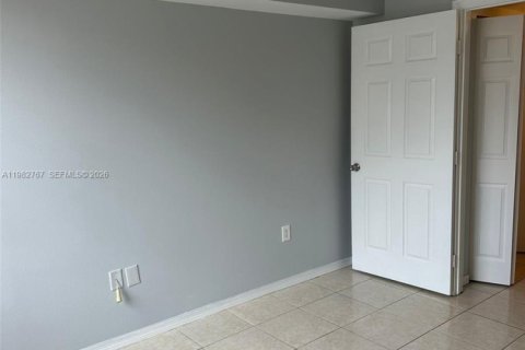 Condo à Pembroke Pines, Floride, 1 chambre  № 2048027