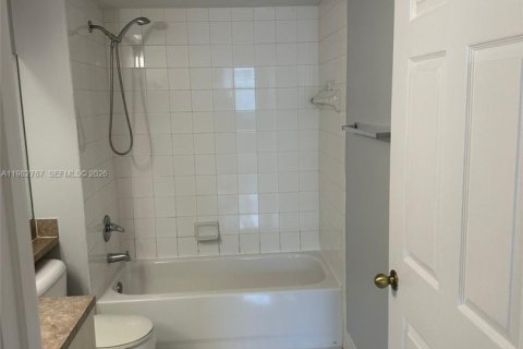 Copropriété à louer à Pembroke Pines, Floride: 1 chambre, 68.93 m2 № 2048027 - photo 3