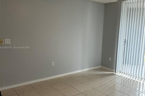 Copropriété à louer à Pembroke Pines, Floride: 1 chambre, 68.93 m2 № 2048027 - photo 2
