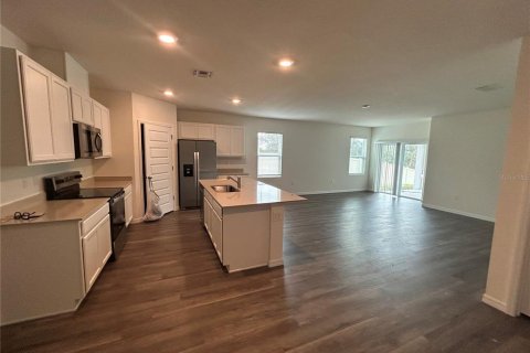 House in Haines City, Florida 3 bedrooms, 157.93 sq.m. № 2111946 - photo 2